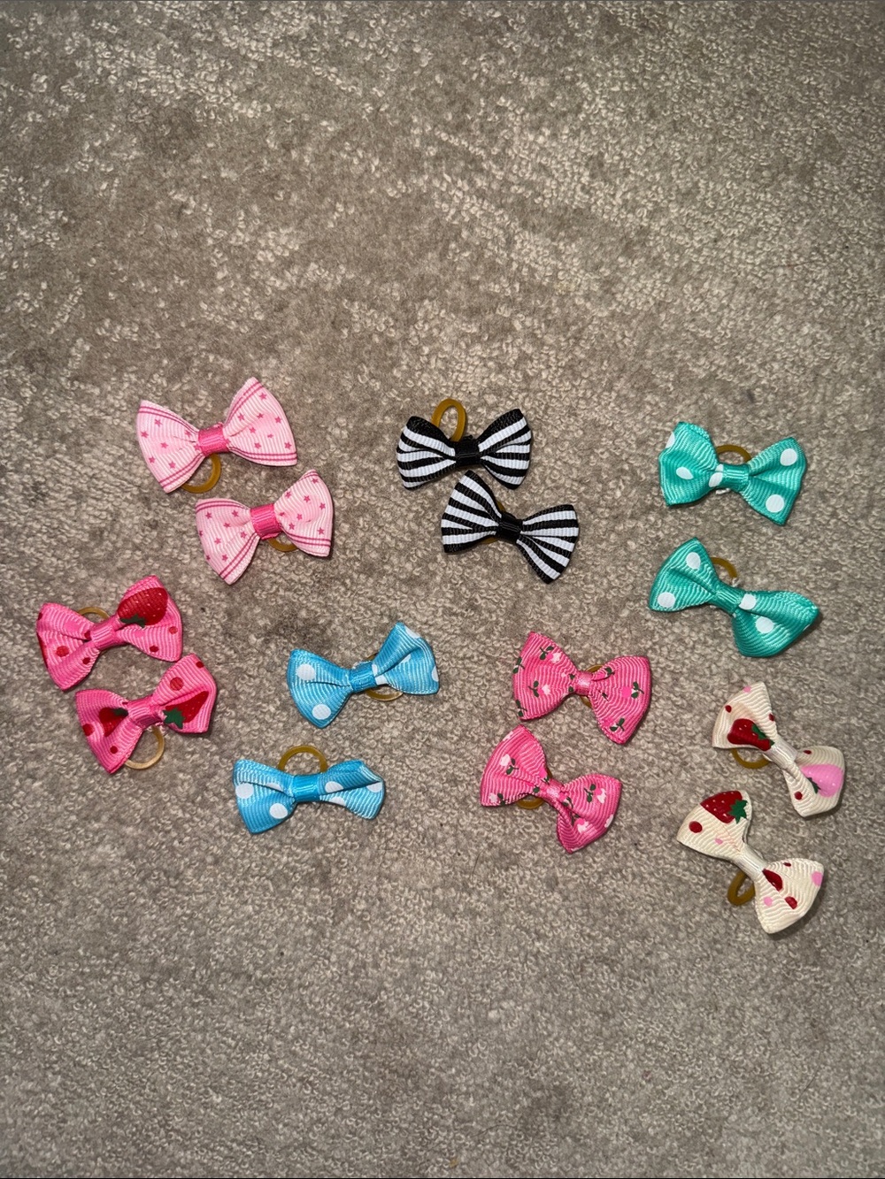 1.5 inch Dog bows 7 set assortment faceted with a rubber band. Dog fashion.